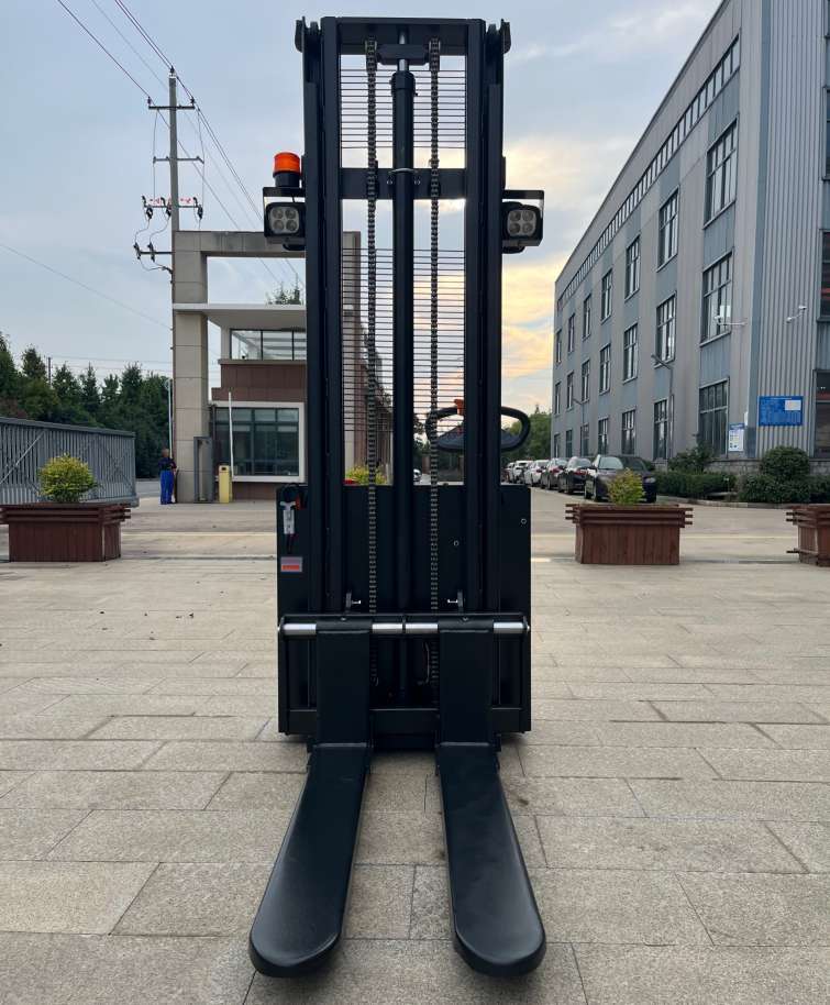 Electric Walkie Stacker 1500kg Load Capacity 3M Lift Height