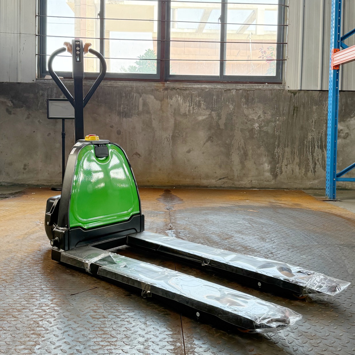 1.5 Ton Compact Electric Stacker Truck Powerful Electric Forklift for Warehouses Repair Shops Printing Shops