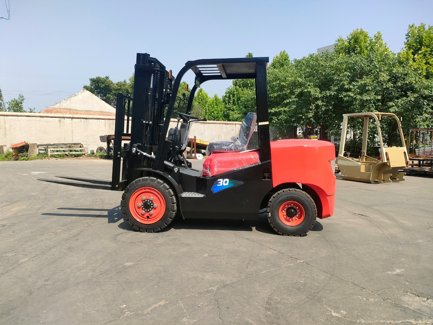 High Quality 3000kg 3000mm diesel Forklift New Counterbalanced  diesel Forklift Multiple Configurations